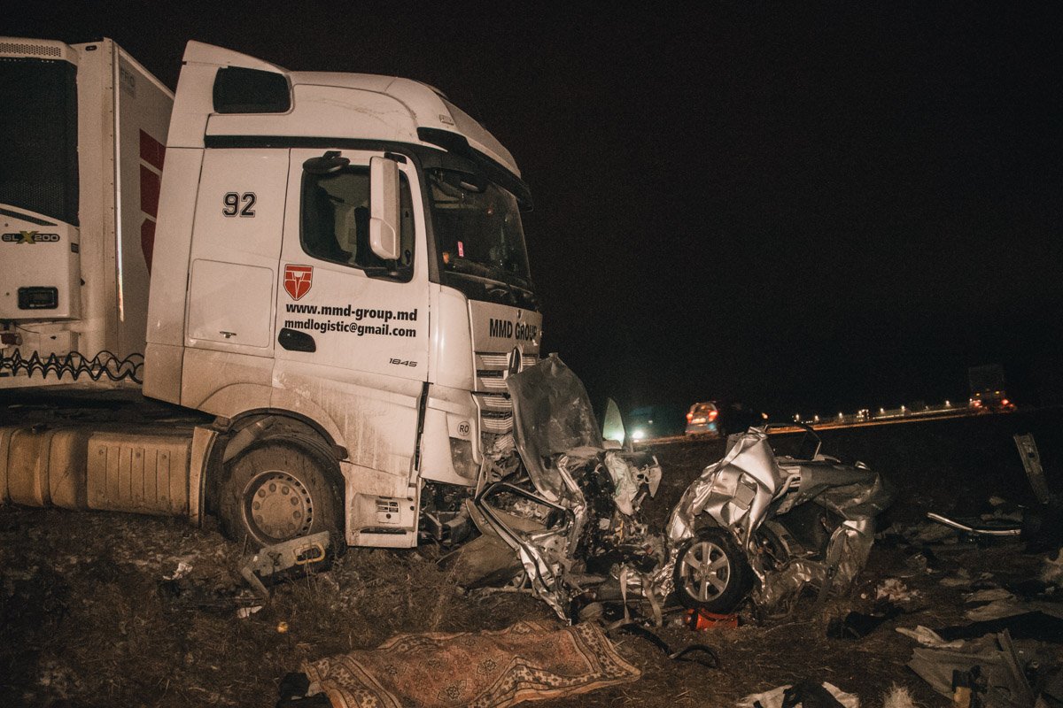 27 ноября под Киевом на Броварской окружной произошло смертельное ДТП 27 ноября под Киевом на Броварской окружной произошло смертельное ДТП