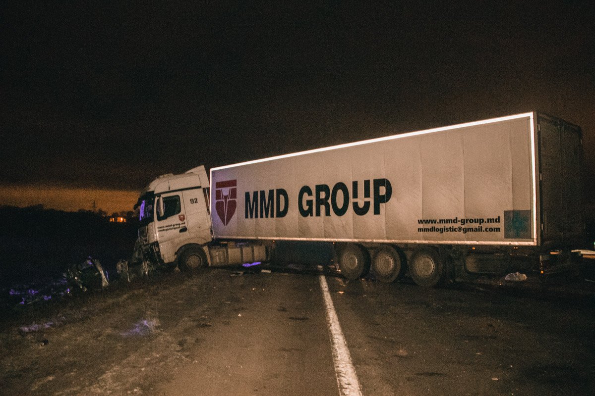 Предварительно, Hyundai вылетел на встречку фуре Предварительно, Hyundai вылетел на встречку фуре