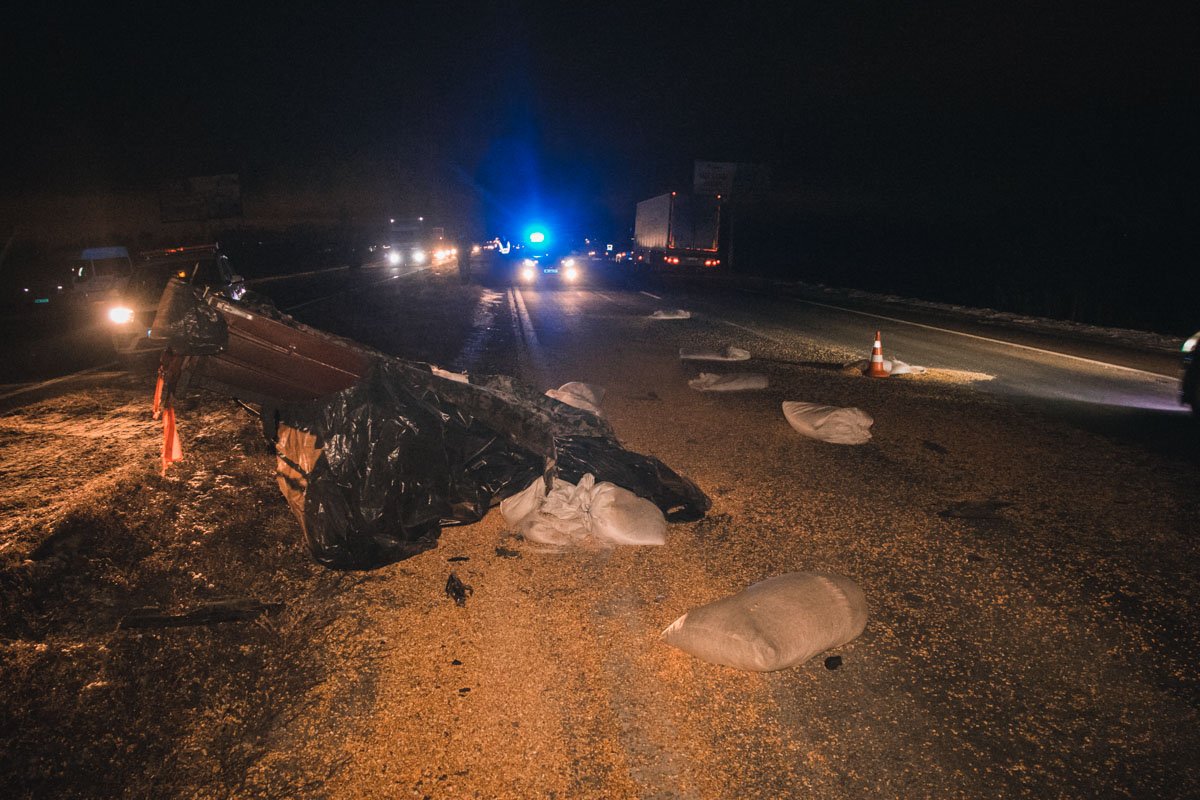 Hyundai ехал с груженым прицепом Hyundai ехал с груженым прицепом