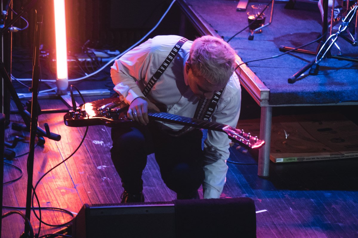 Особенность не очень больших концертов в том, что аудитория - максимально теплая и очень хорошо идет на контакт Особенность не очень больших концертов в том, что аудитория - максимально теплая и очень хорошо идет на контакт