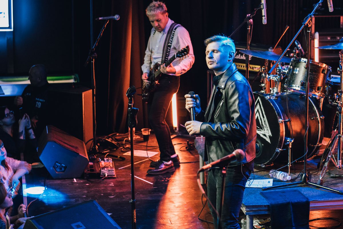 Бандуристка Марина Круть и Евгений Тютюнник исполнили некоторые композиции вместе с группой на сцене Бандуристка Марина Круть и Евгений Тютюнник исполнили некоторые композиции вместе с группой на сцене