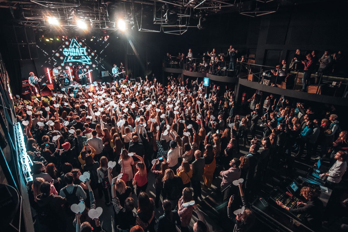 Поклонники подготовили несколько флешмобов для концерта Поклонники подготовили несколько флешмобов для концерта