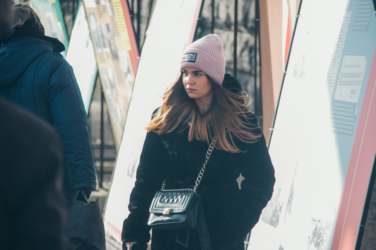 Почему он на меня так посмотрел? Почему он на меня так посмотрел?