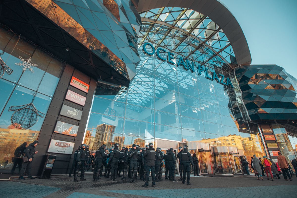 В ТРЦ также дежурят правоохранители