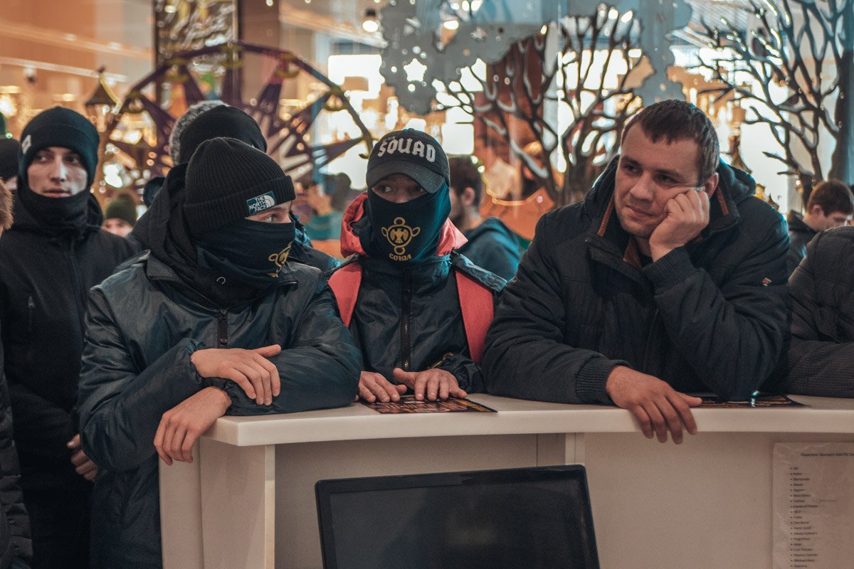 Ocean Plaza заблокирована изнутри на первом этаже