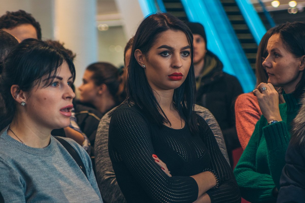 Мнения посетителей по поводу акции разделились: кто-то против данного митинга, а кто-то активно его поддерживает