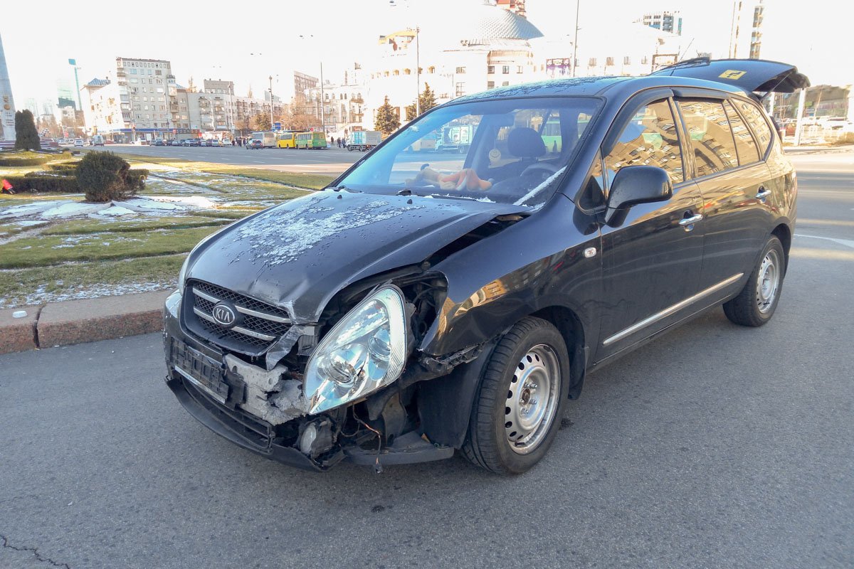 28 ноября в Киеве произошло ДТП с участием автомобилей KIA и ВАЗ