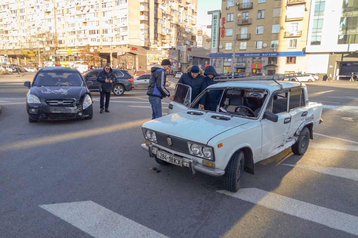 ДТП произошло на перекрестке возле ТРЦ «Украина»