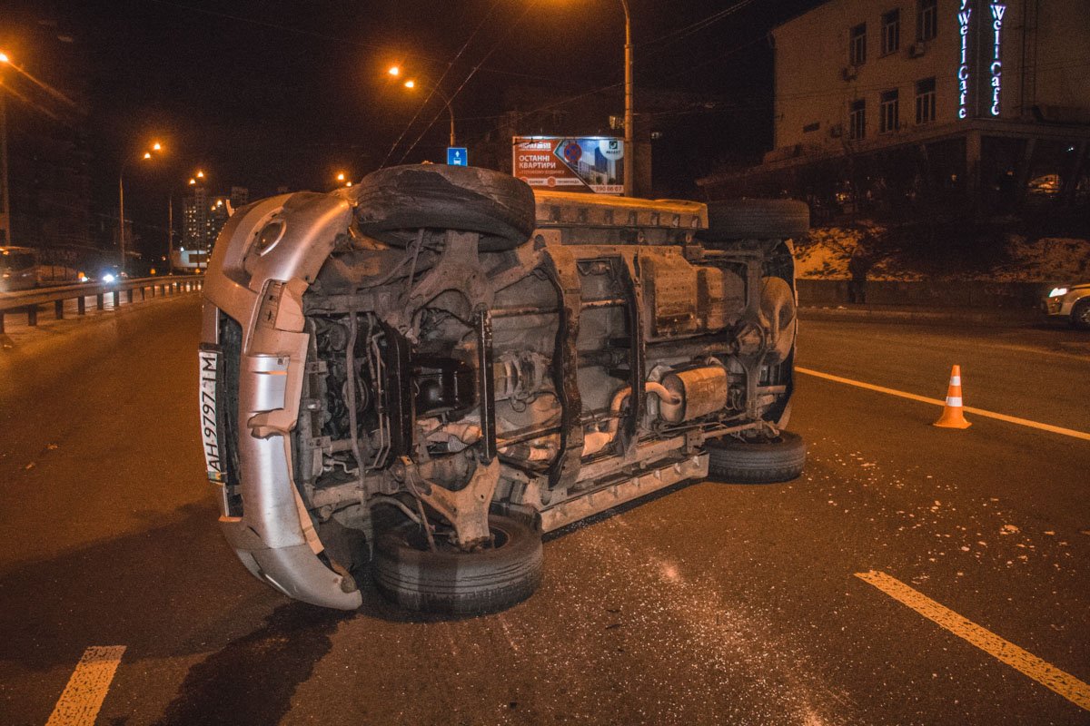 В Киеве на улице Вадима Гетьмана столкнулись KIA Sportage и Haval Great Wall В Киеве на улице Вадима Гетьмана столкнулись KIA Sportage и Haval Great Wall