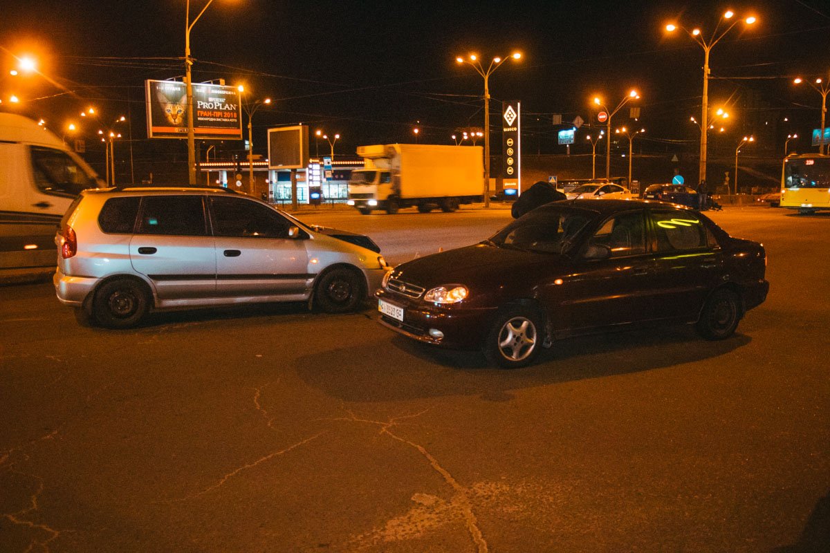 Через час на перекрестке столкнулись Mitsubishi и Lanos Через час на перекрестке столкнулись Mitsubishi и Lanos