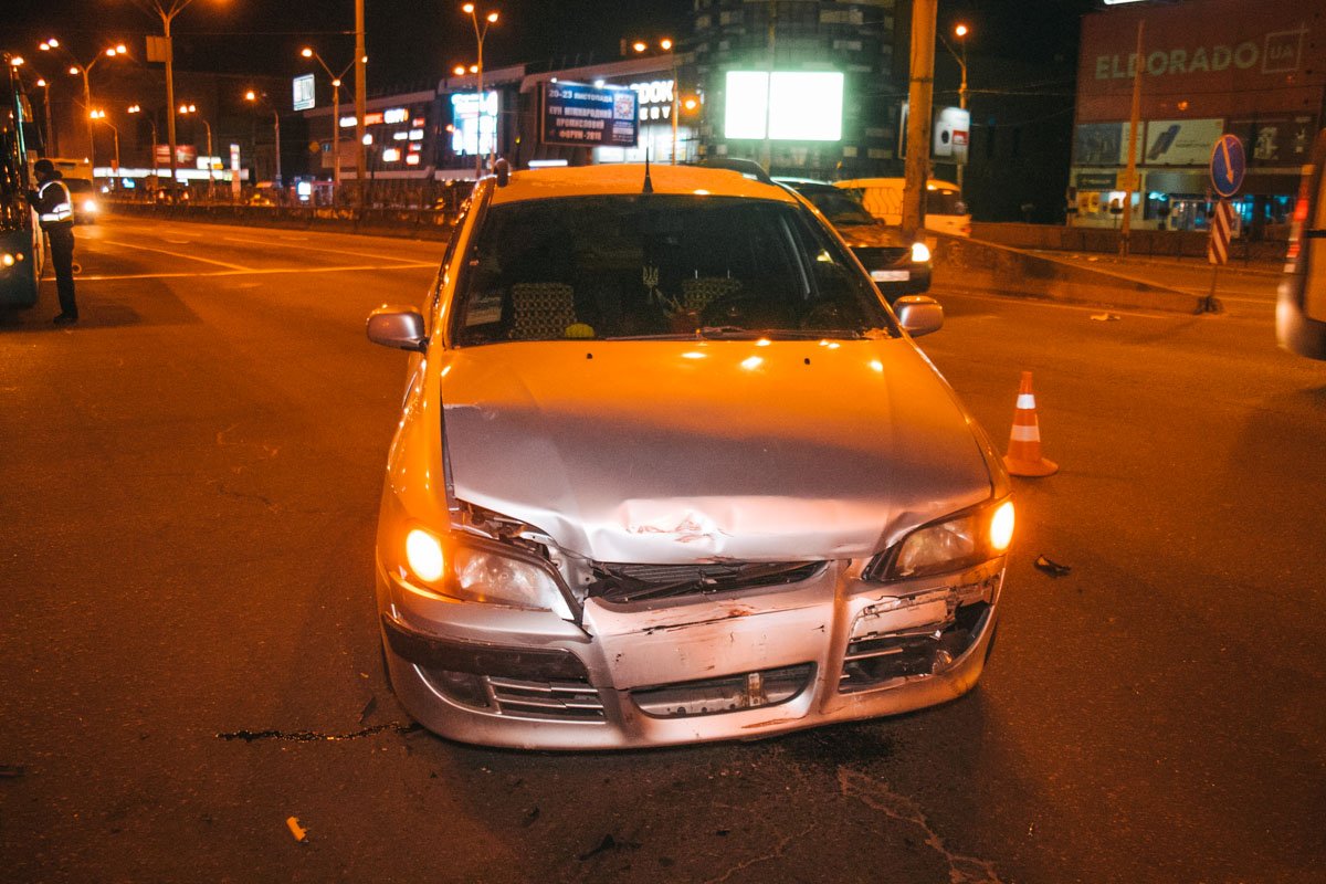 Водитель Lanos утверждает, что Mitsubishi ехал на красный свет Водитель Lanos утверждает, что Mitsubishi ехал на красный свет