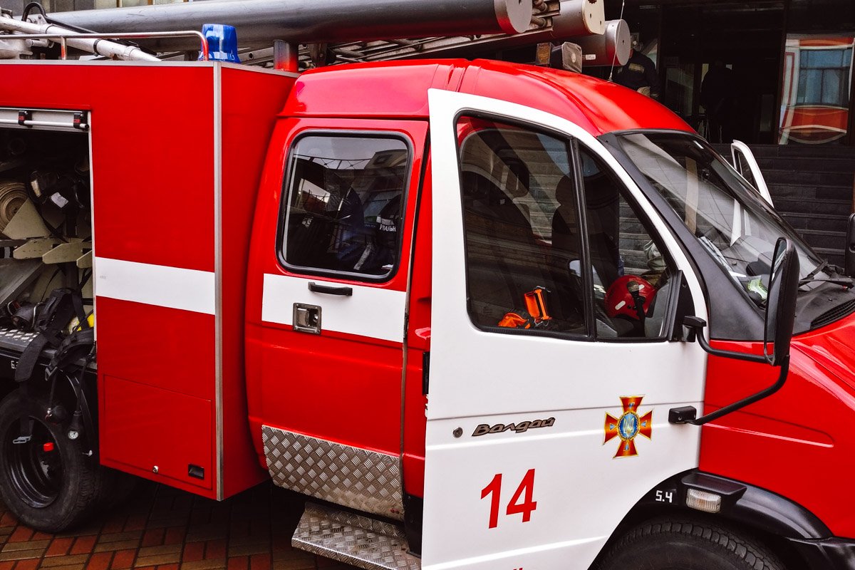 Когда сработала пожарная сигнализация, всех сотрудников министерства эвакуировали