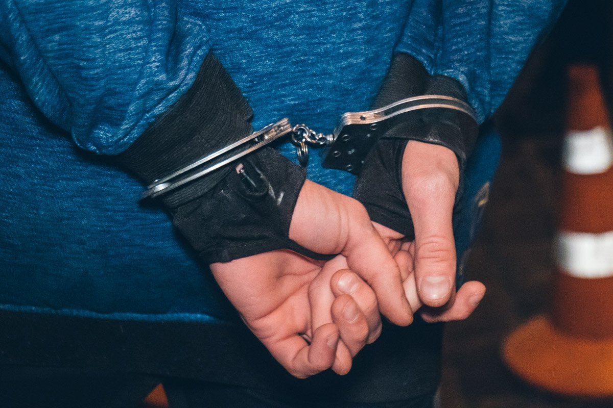 Он выпустил 6 пуль в сторону нападавшего