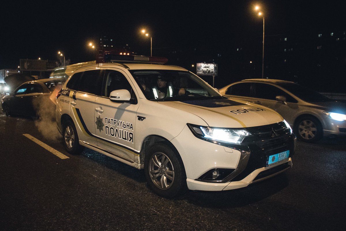 На месте работал экипаж патрульной полиции