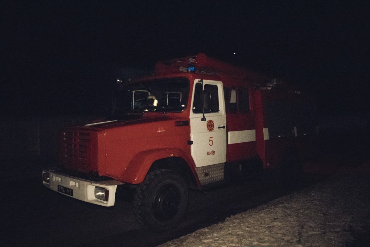 На месте работали 9 единиц основной и специальной пожарной техники, а также 34 человека личного состава