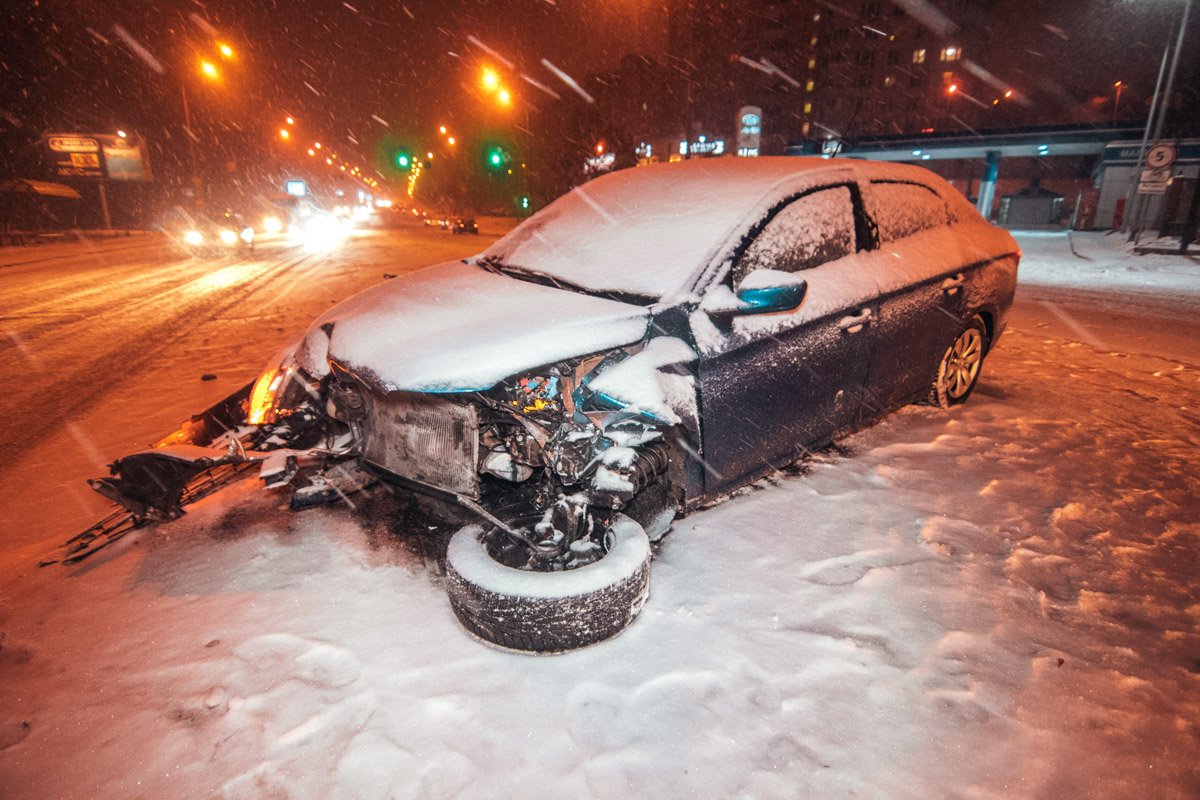 Автомобиль Citroen вылетел на встречную полосу и столкнулся с Skoda