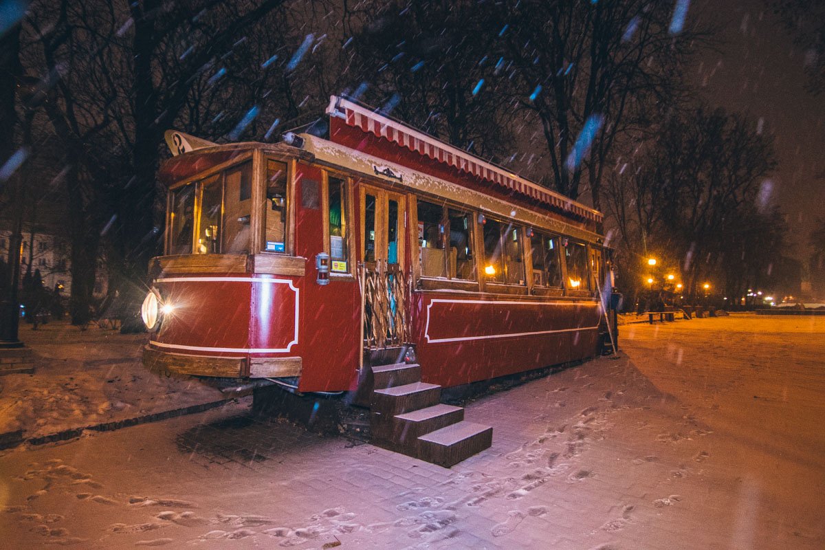 Улицы столицы укрылись белым одеялом буквально за пару часов Улицы столицы укрылись белым одеялом буквально за пару часов