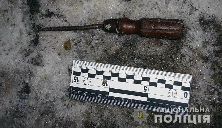 В Киеве в результате конфликта на улице Бойченко бездомный всадил отвертку женщине в грудь