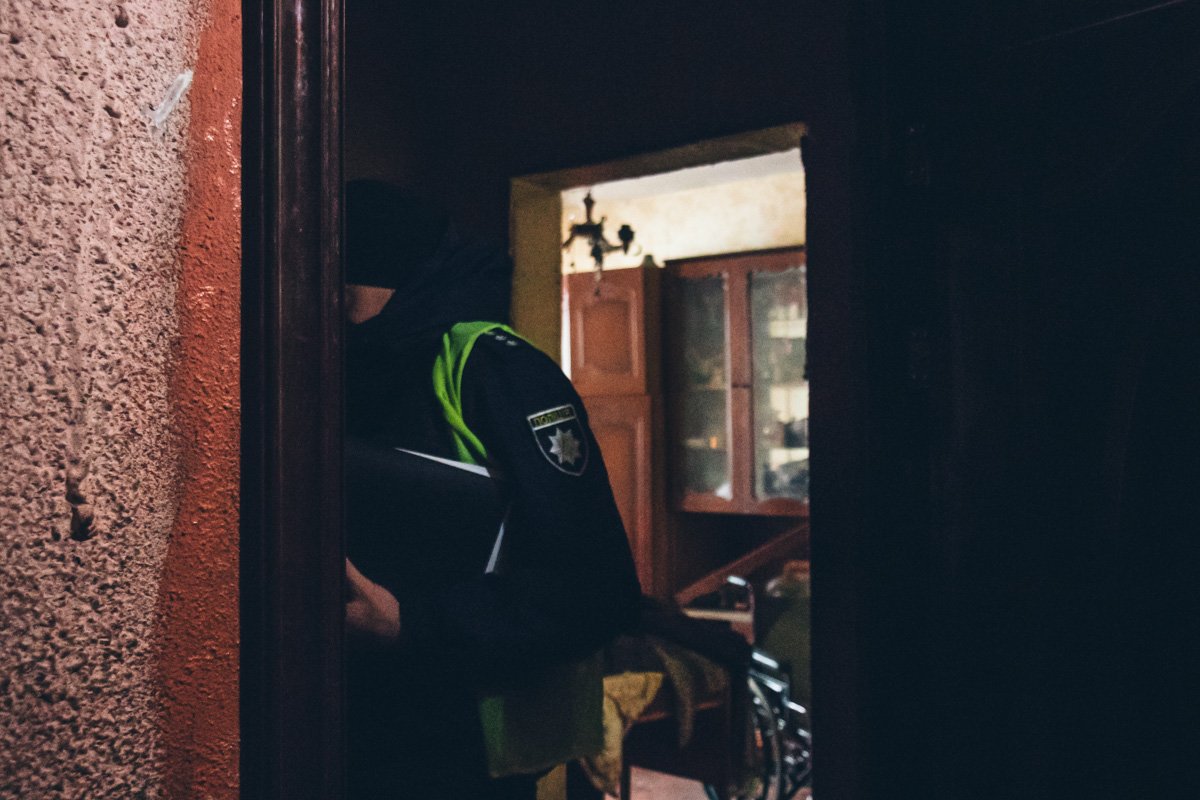 Дочь вместе со своими друзьями часто распивали спиртные напитки Дочь вместе со своими друзьями часто распивали спиртные напитки