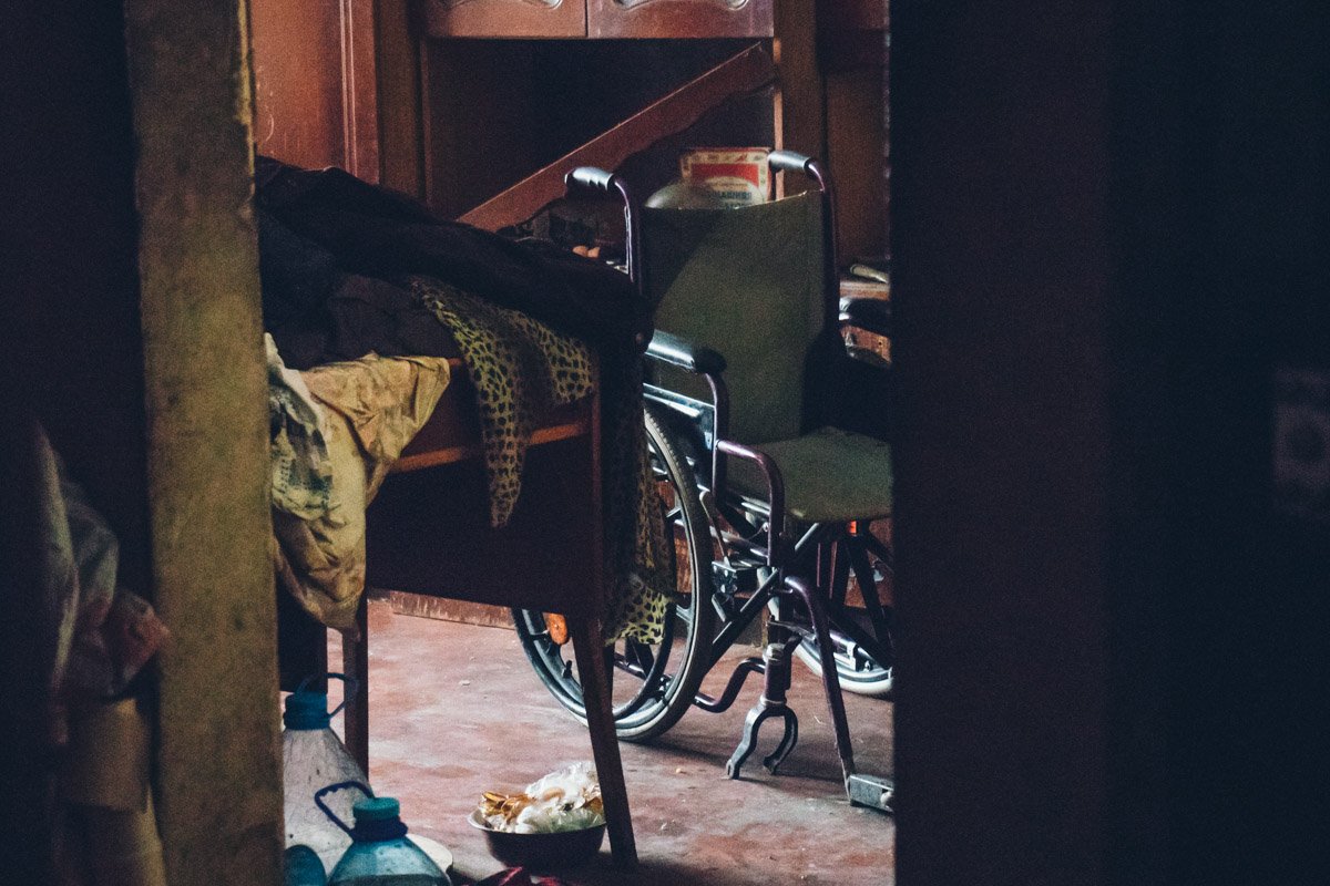 Пожилой женщине пришлось даже отказаться от пенсии, потому как она боялась, что ее могут убить из-за денег Пожилой женщине пришлось даже отказаться от пенсии, потому как она боялась, что ее могут убить из-за денег