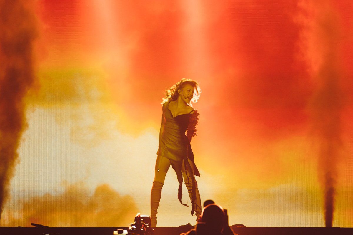 Alyosha, к сожалению, не получила статуеток этим вечером, но запомнилась зрителям огенным выступлением