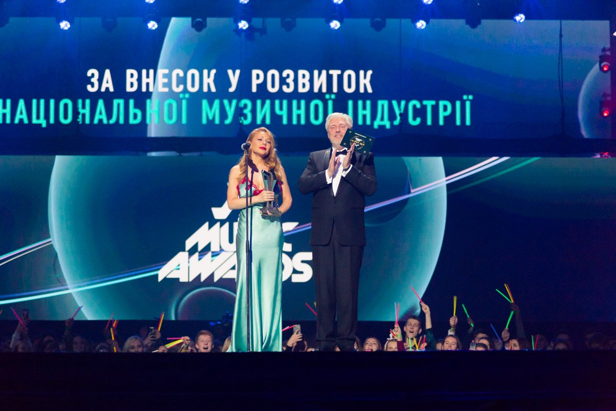 Тину Кароль отблагодарили за взнос в развитие национальной музыкальной индустрии