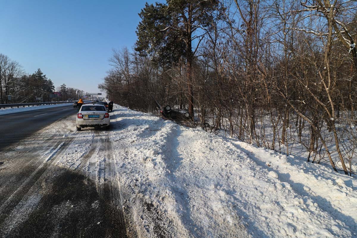 2 декабря под Киевом на Житомирской трассе произошло ДТП 2 декабря под Киевом на Житомирской трассе произошло ДТП