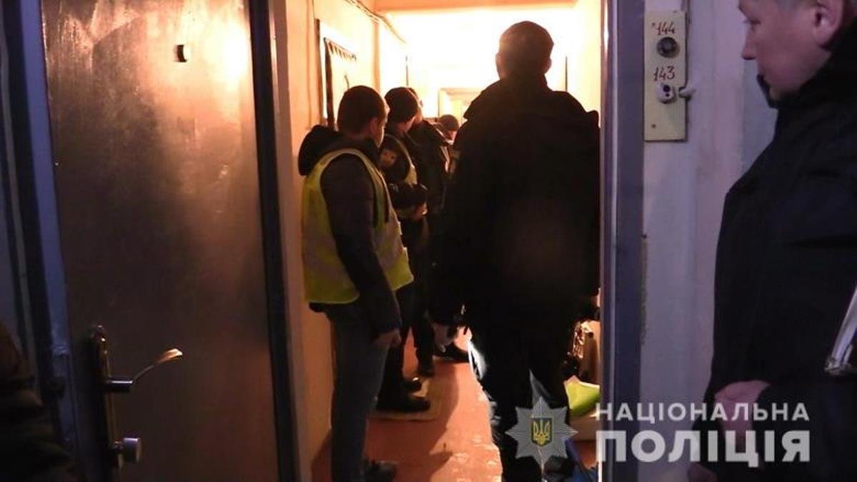 Одна женщина - мать парня, личность второй не установлена Одна женщина - мать парня, личность второй не установлена