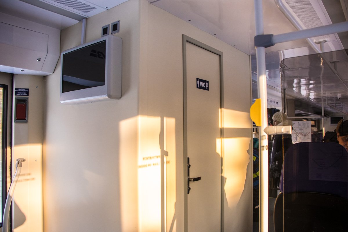 Если бы еще вода теплая в уборной была, было бы замечательно