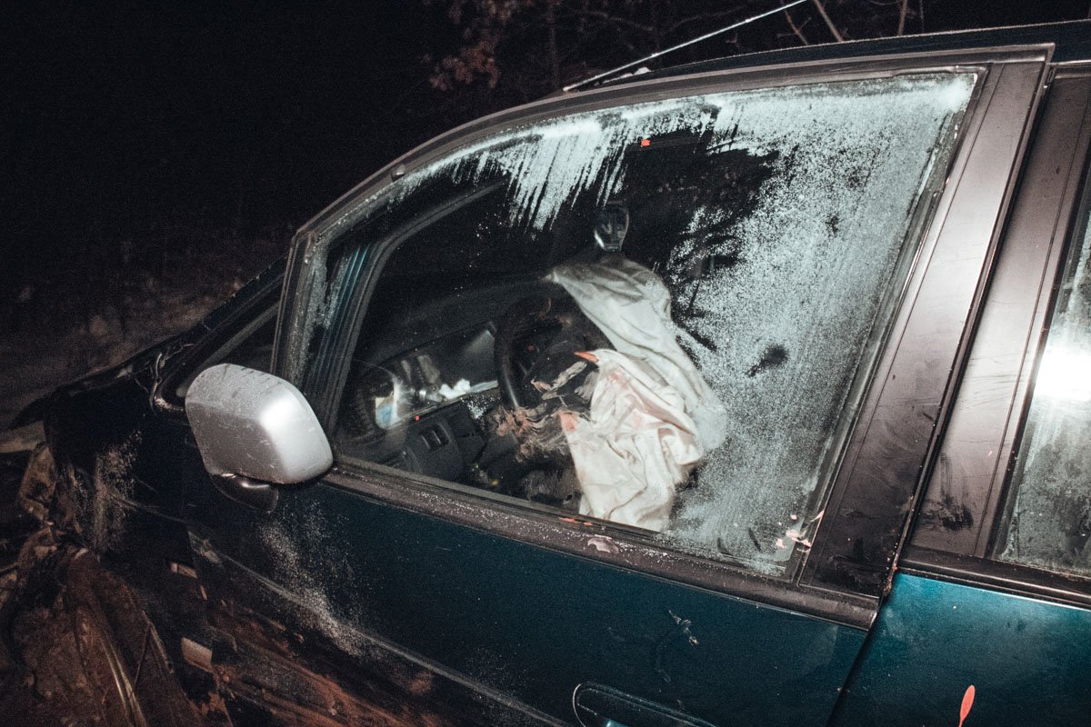 По словам очевидцев, в салоне был только водитель По словам очевидцев, в салоне был только водитель