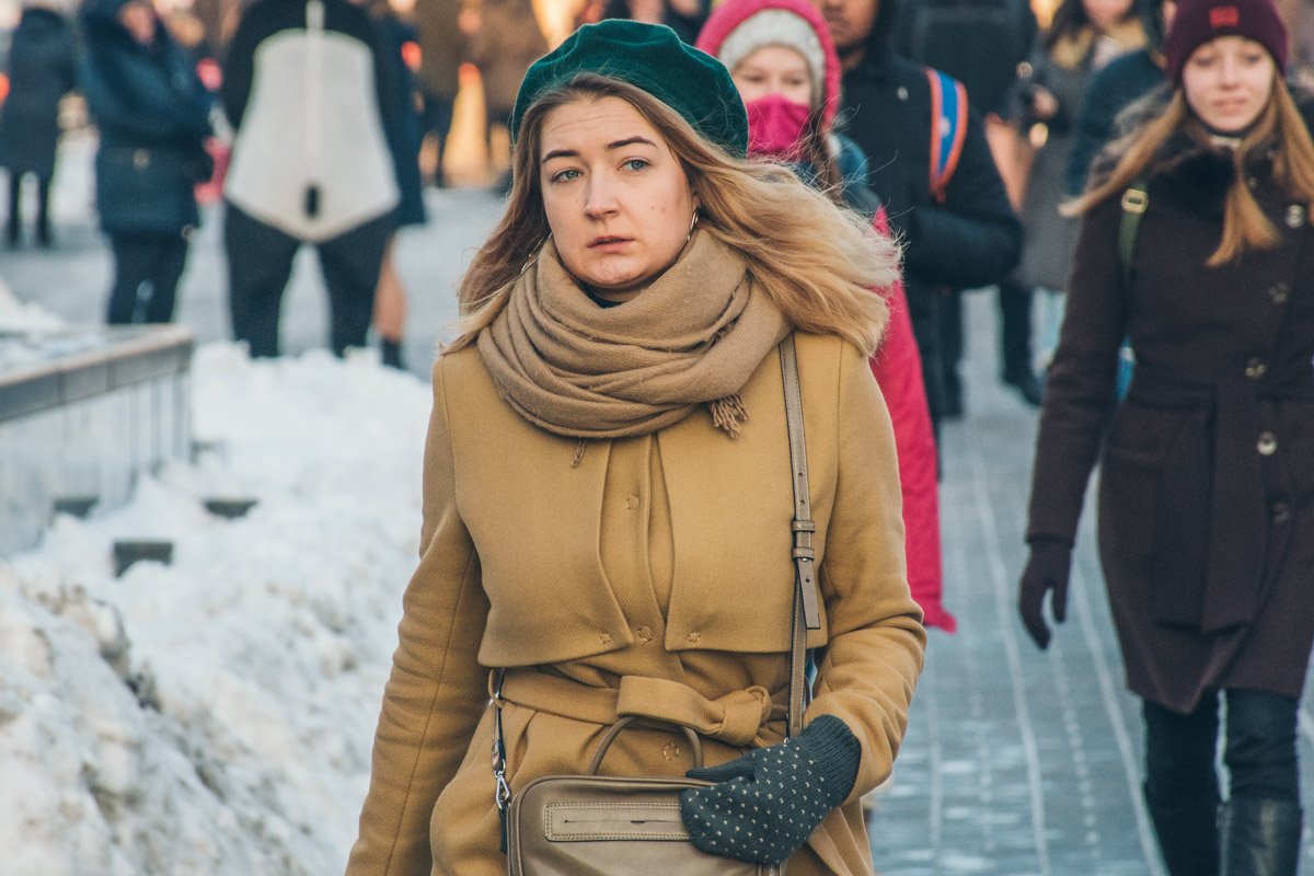 Теплые варежки и симпатичный берет - все, что нужно в холодный зимний день Теплые варежки и симпатичный берет - все, что нужно в холодный зимний день