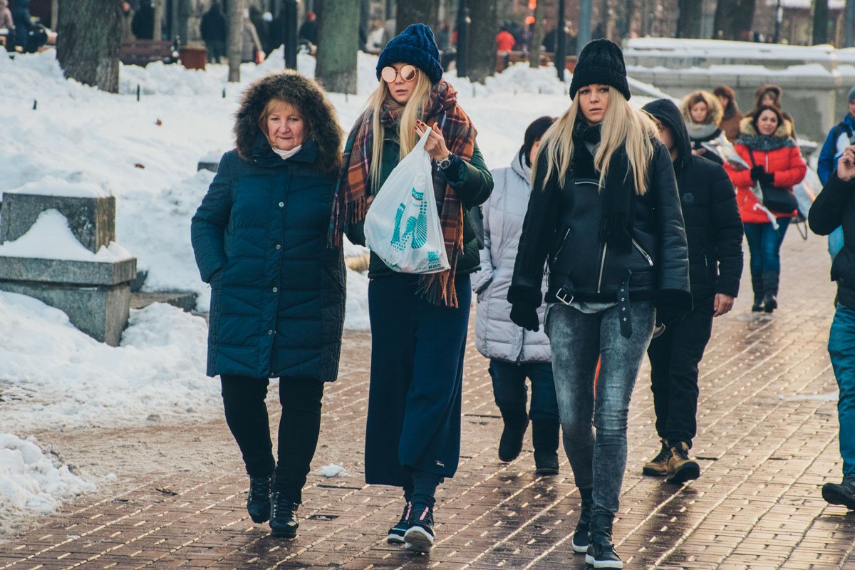 Иногда снег так ослепляет, что без солнцезащитных очков не обойтись Иногда снег так ослепляет, что без солнцезащитных очков не обойтись