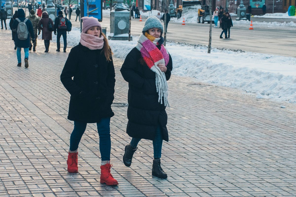 Шагают в ногу по холодным улицам Киева Шагают в ногу по холодным улицам Киева