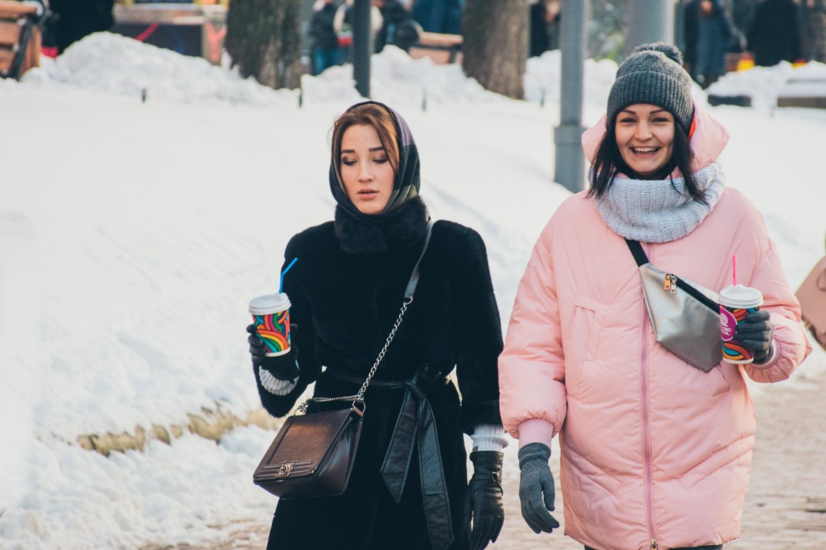 Кофе, улыбки и друзья. Что еще нужно для прогулки по прекрасному городу? Кофе, улыбки и друзья. Что еще нужно для прогулки по прекрасному городу?