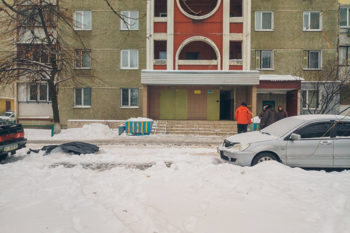 По словам матери, он выбросился из-за травли на работе