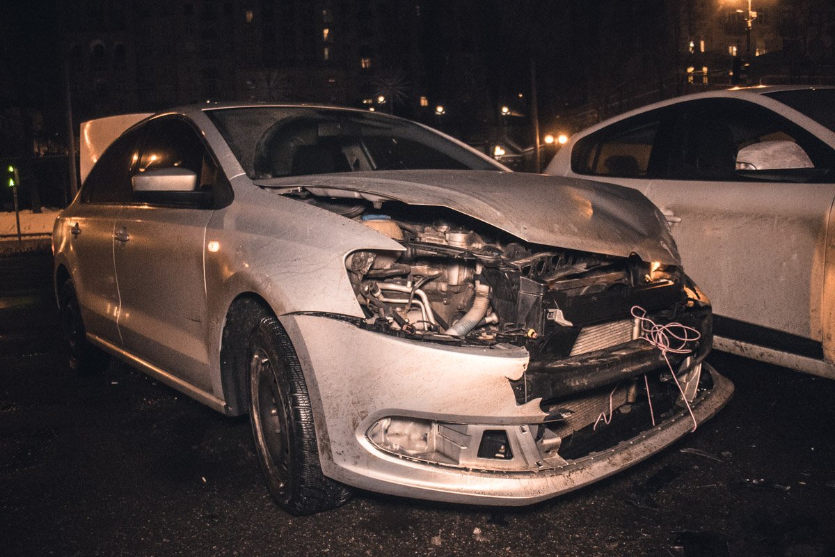 Volkswagen ехал по Крещатику в сторону Бессарабской площади