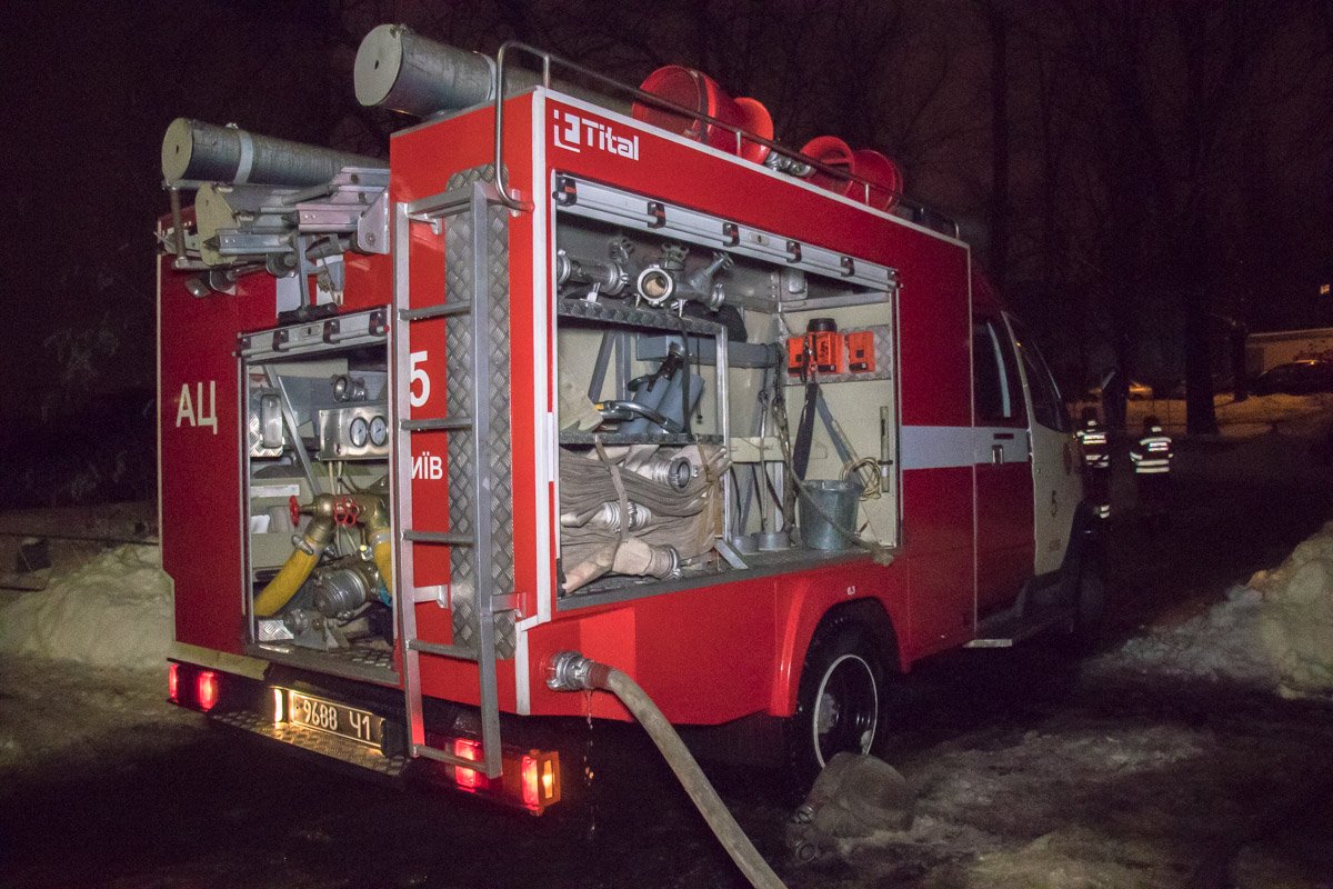 Загорелось подсобное помещение парадного 