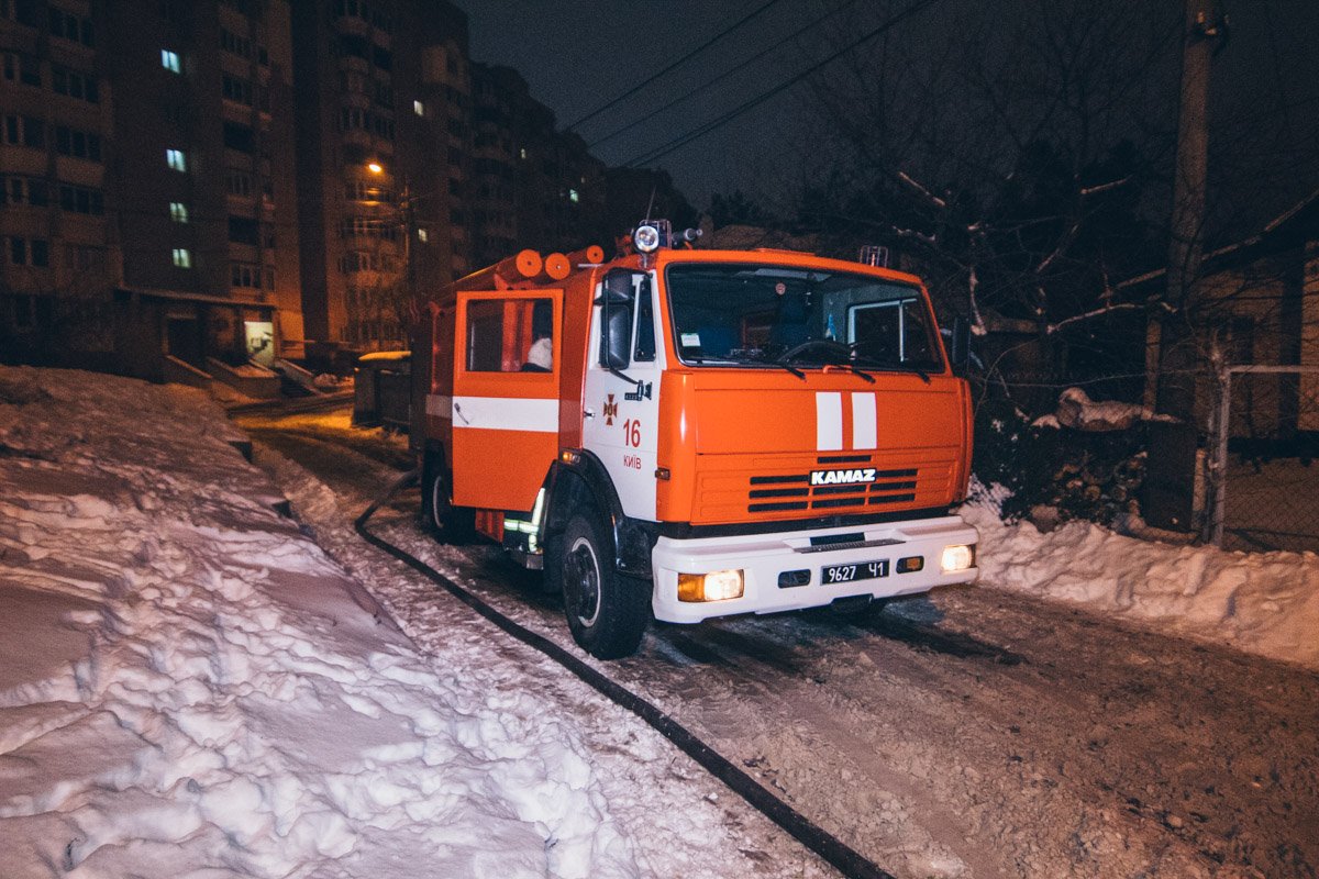 На месте работали две единицы техники, а также дежурили медики и патрульные На месте работали две единицы техники, а также дежурили медики и патрульные
