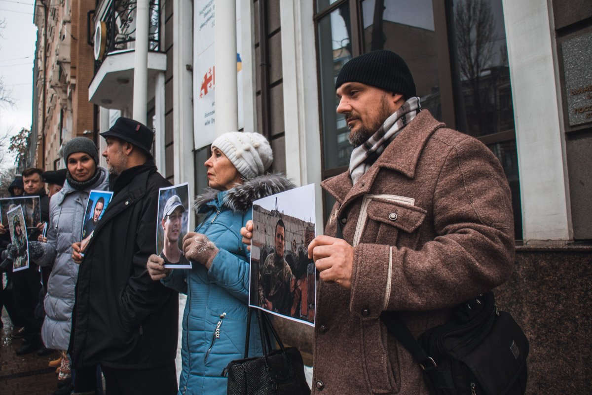 Митинг начался в 10:00 под посольством Грузии