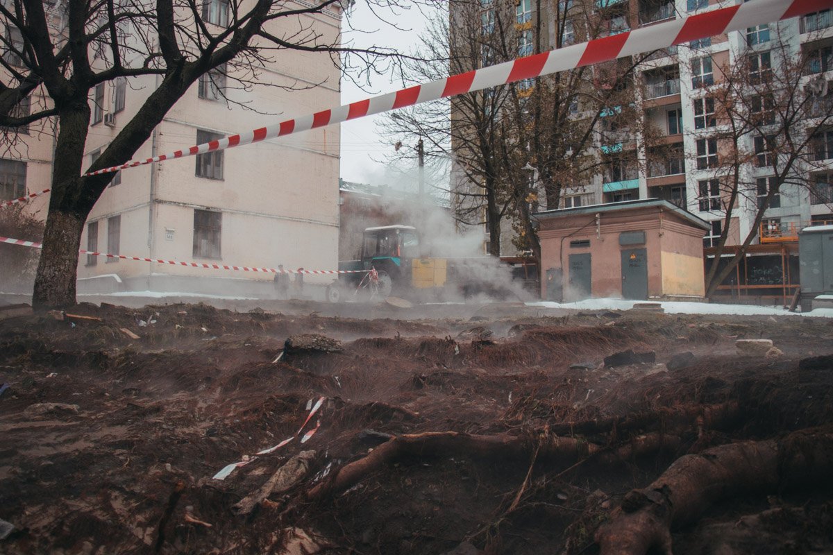 Из-за аварии в Голосеевском районе остались без отопления 30 зданий - 16 жилых домов, школа, детский сад и больница