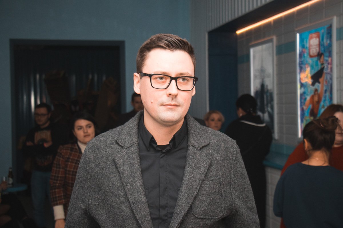 Константин Кузнецов рассказал, что цель проведения показов в том, чтобы продемонстрировать, как нестандартные идеи могут менять общество