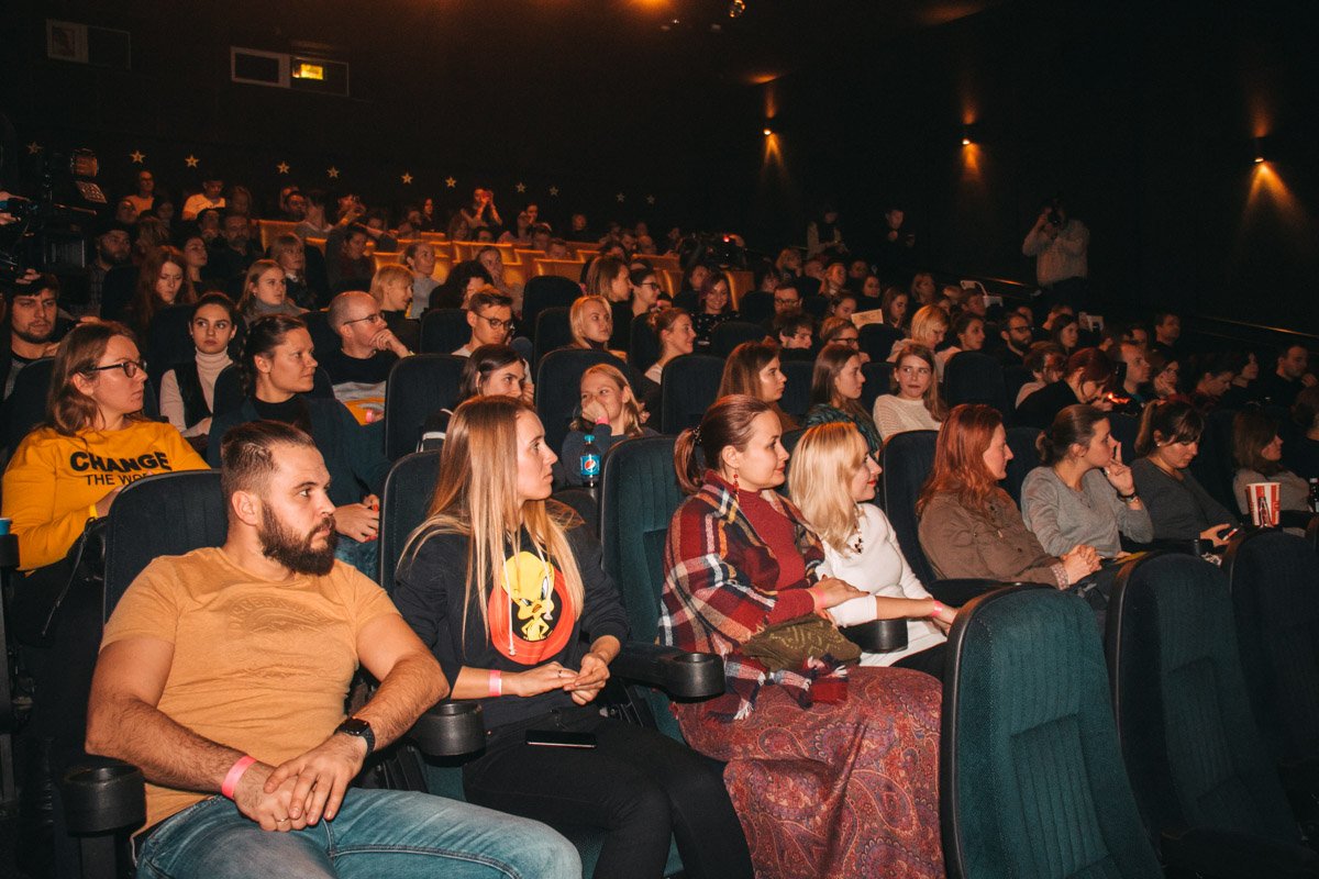 Некоторые работы вызывали у зрителей умиление, некоторые - слезы, а после отдельных видеореклам зал взрывался бурными овациями