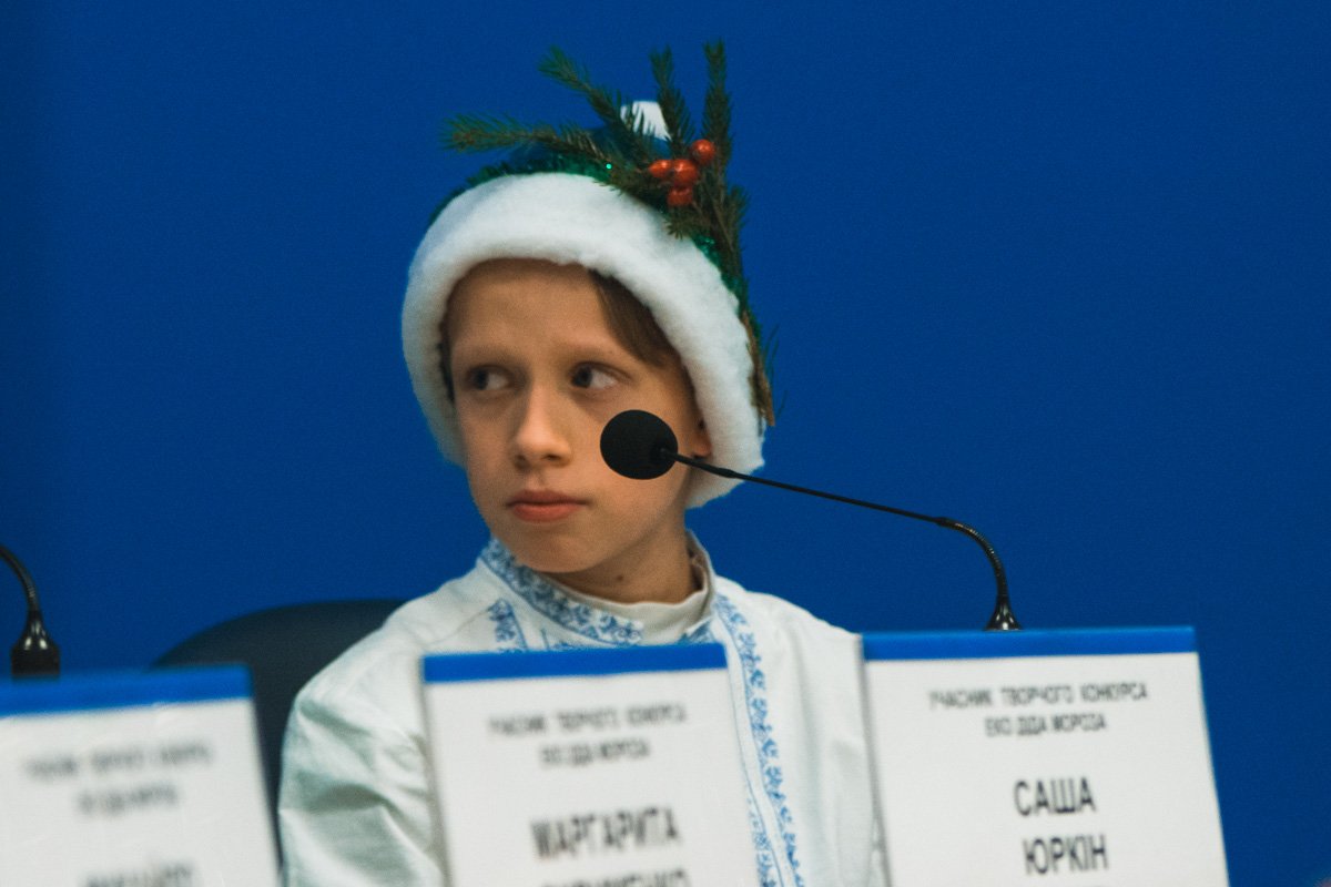 Также там проведут праздничный концерт, на котором будут выступать дети: рассказывать стихи и петь песни о елочках Также там проведут праздничный концерт, на котором будут выступать дети: рассказывать стихи и петь песни о елочках