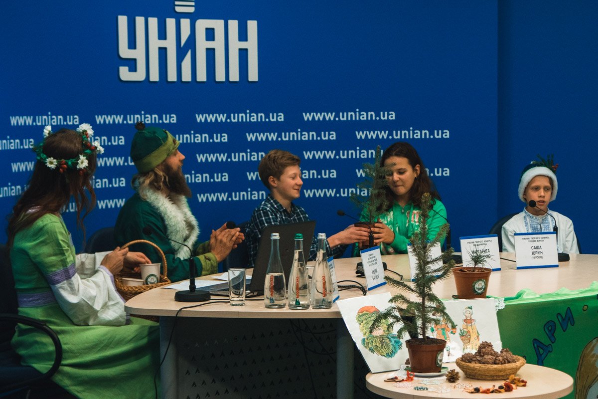 Экоснегурочка Татьяна Мадисон предложила всем принести с собой домашнюю еду и устроить пир Экоснегурочка Татьяна Мадисон предложила всем принести с собой домашнюю еду и устроить пир