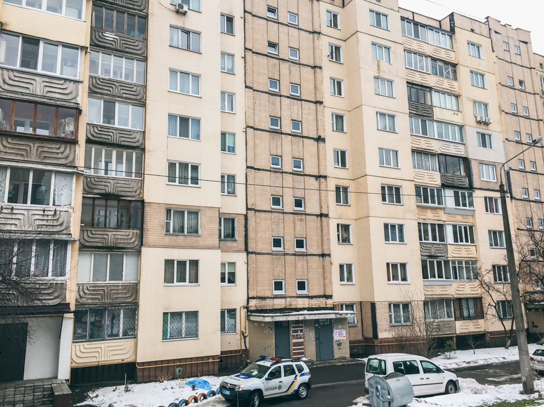 На улице Михаила Ломоносова мужчина выбросился из окна На улице Михаила Ломоносова мужчина выбросился из окна