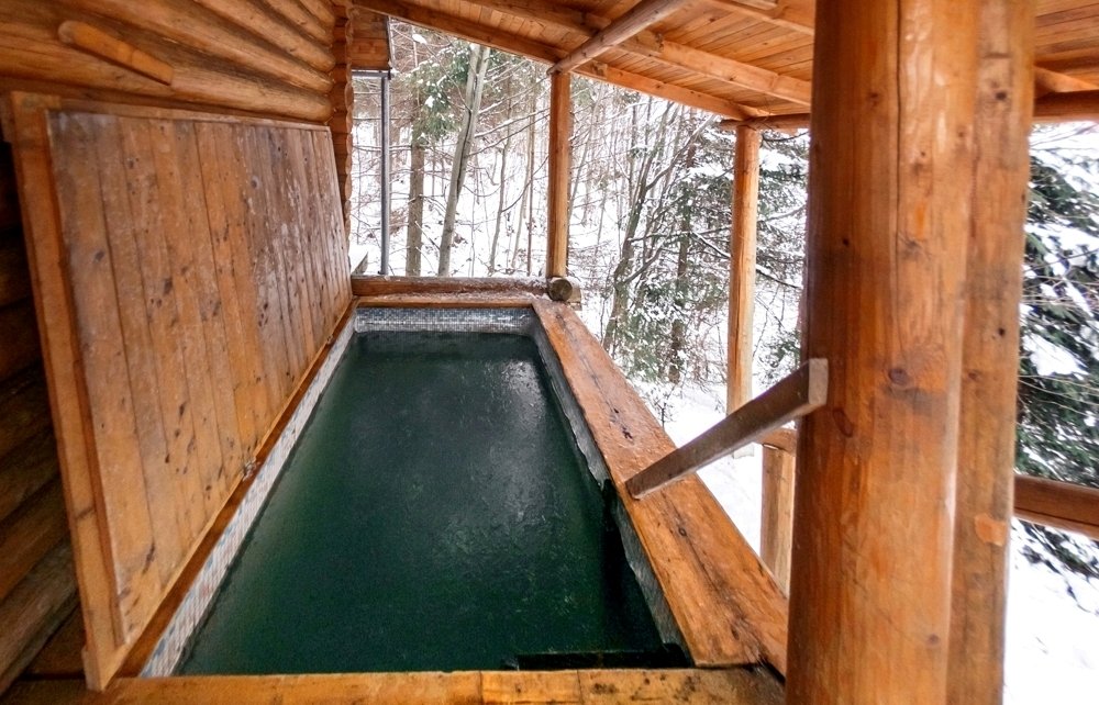 Русская баня с бассейном для любителей водных процедур Русская баня с бассейном для любителей водных процедур