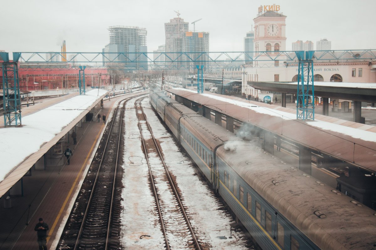 В связи с этим железнодорожники уже пообещали запустить дополнительно 30 составов