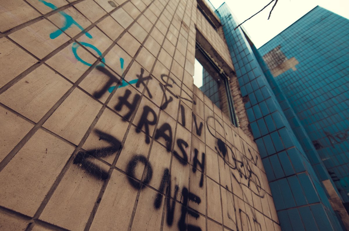 Стены библиотеки "украшают" различные надписи. Некоторые из них - очень точные Стены библиотеки "украшают" различные надписи. Некоторые из них - очень точные