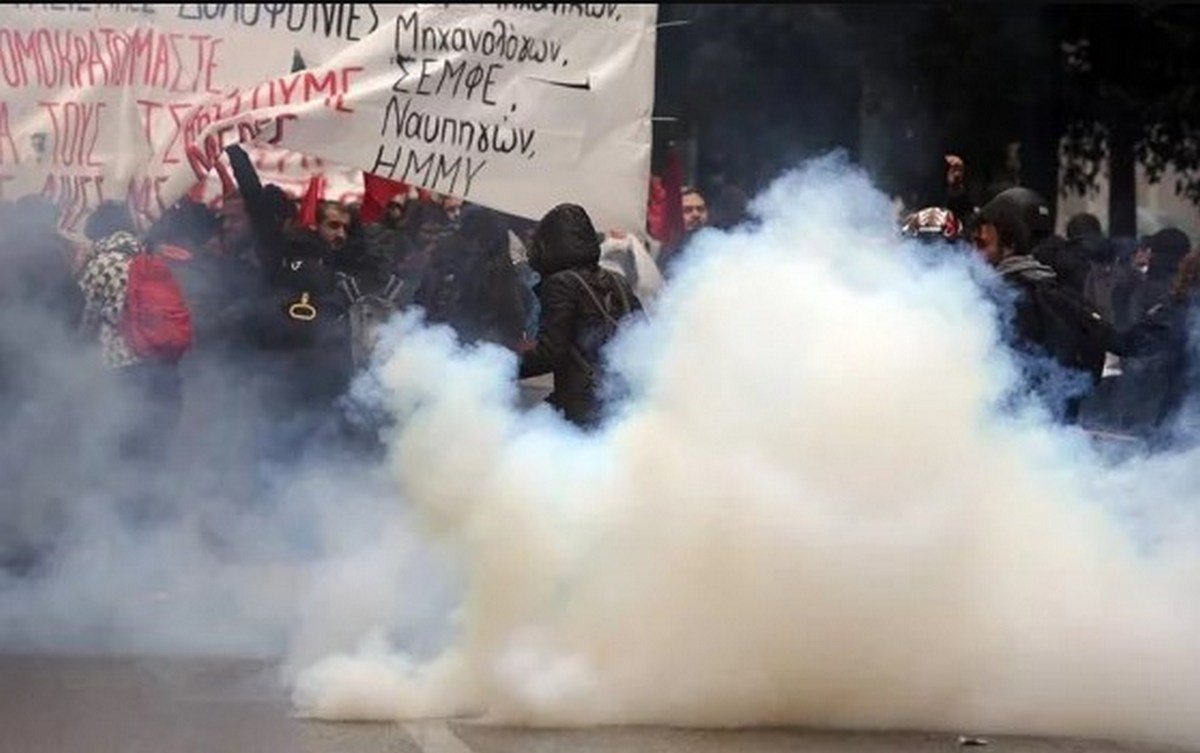 Этот митинг посвящен памяти подростка, убитого полицией Этот митинг посвящен памяти подростка, убитого полицией