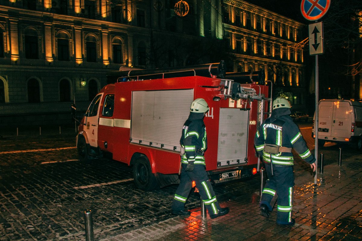 Как оказалось, работники театра ликвидировали огонь еще до прибытия спасателей